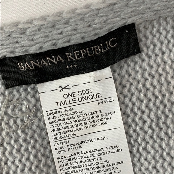 NEVER WORN Banana Republic Scarf - Picture 2 of 3